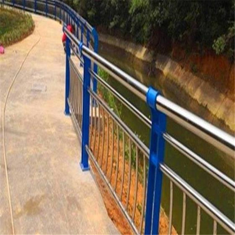 高速公路護欄板能夠減少交通事故 高速公路護欄板能夠減少交通事故
